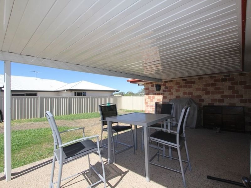 Photo - 34 Lakeside Drive, Emerald QLD 4720 - Image 11