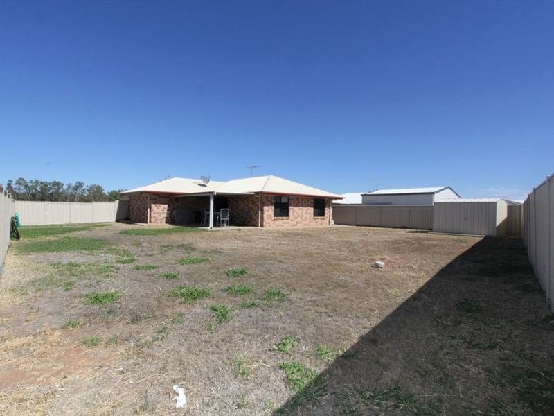 Photo - 34 Lakeside Drive, Emerald QLD 4720 - Image 13