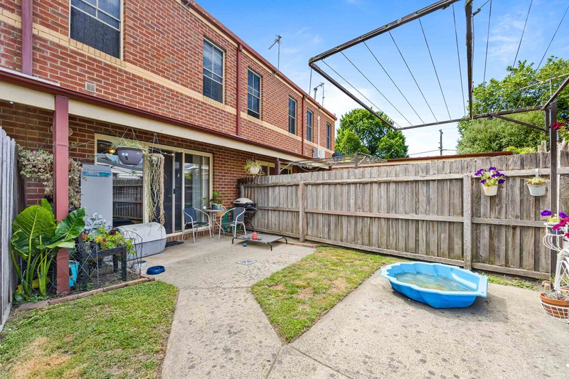 Photo - 3/4 Lal Lal Street, Golden Point VIC 3350 - Image 11