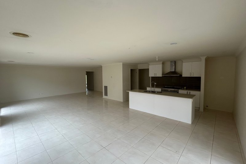 Photo - 34 Landini Circuit, Cranbourne North VIC 3977 - Image 2