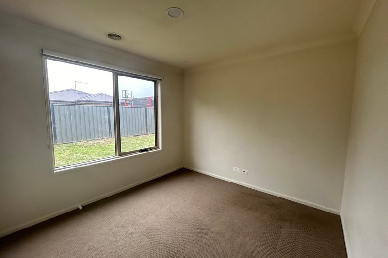 Photo - 34 Landini Circuit, Cranbourne North VIC 3977 - Image 6