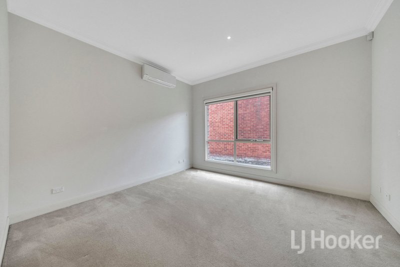 Photo - 3/4 Lee Avenue, Mount Waverley VIC 3149 - Image 7