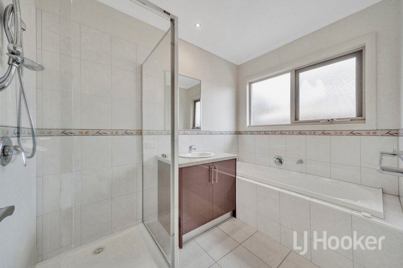 Photo - 3/4 Lee Avenue, Mount Waverley VIC 3149 - Image 9