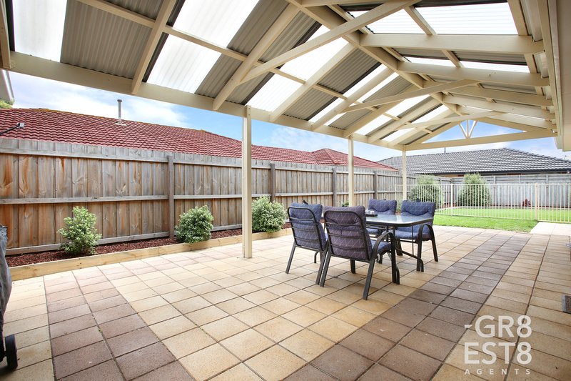 Photo - 34 Linda Drive, Cranbourne West VIC 3977 - Image 2