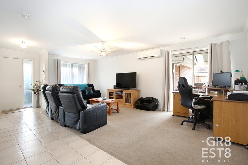 Photo - 34 Linda Drive, Cranbourne West VIC 3977 - Image 5