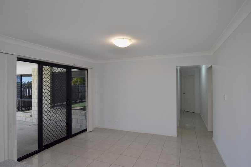 Photo - 34 Liriope Drive, Kirkwood QLD 4680 - Image 6