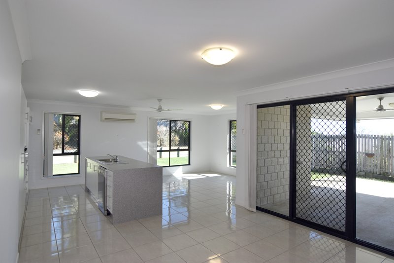 Photo - 34 Liriope Drive, Kirkwood QLD 4680 - Image 7