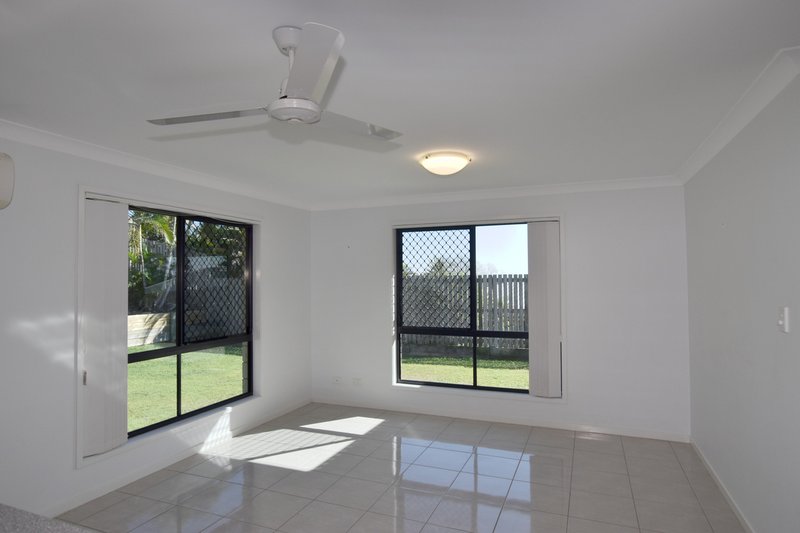 Photo - 34 Liriope Drive, Kirkwood QLD 4680 - Image 8