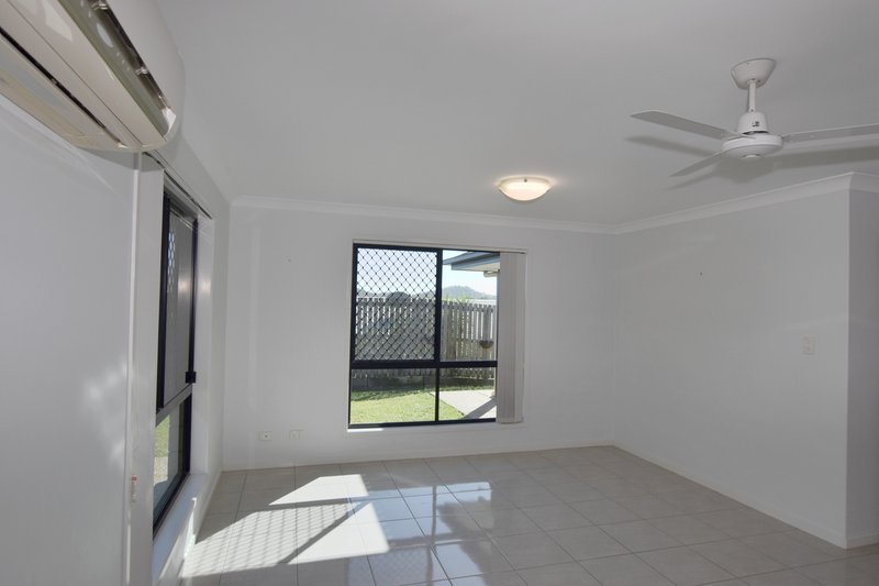 Photo - 34 Liriope Drive, Kirkwood QLD 4680 - Image 9