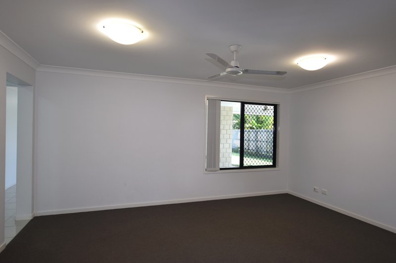 Photo - 34 Liriope Drive, Kirkwood QLD 4680 - Image 12