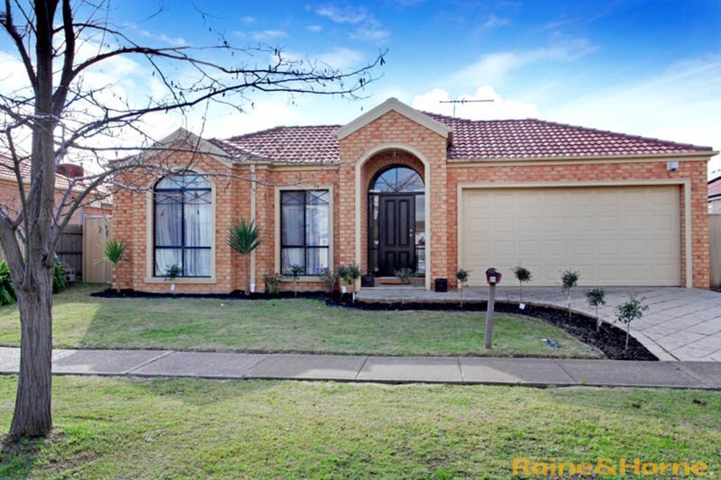 34 Loddon Drive, Taylors Hill VIC 3037