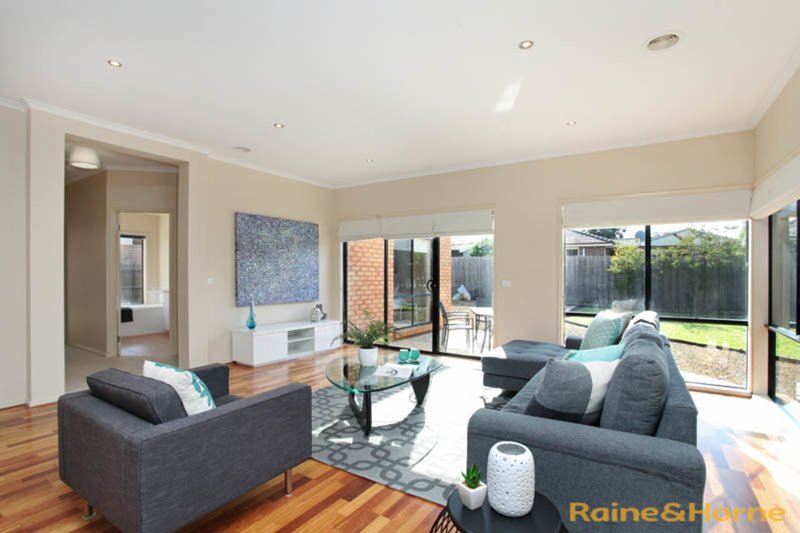 Photo - 34 Loddon Drive, Taylors Hill VIC 3037 - Image 5