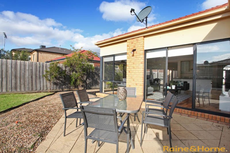 Photo - 34 Loddon Drive, Taylors Hill VIC 3037 - Image 11