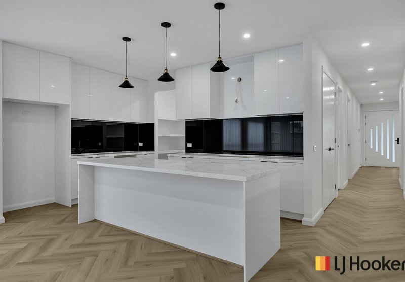 Photo - 34 Lollipop Crescent, Sunbury VIC 3429 - Image 5