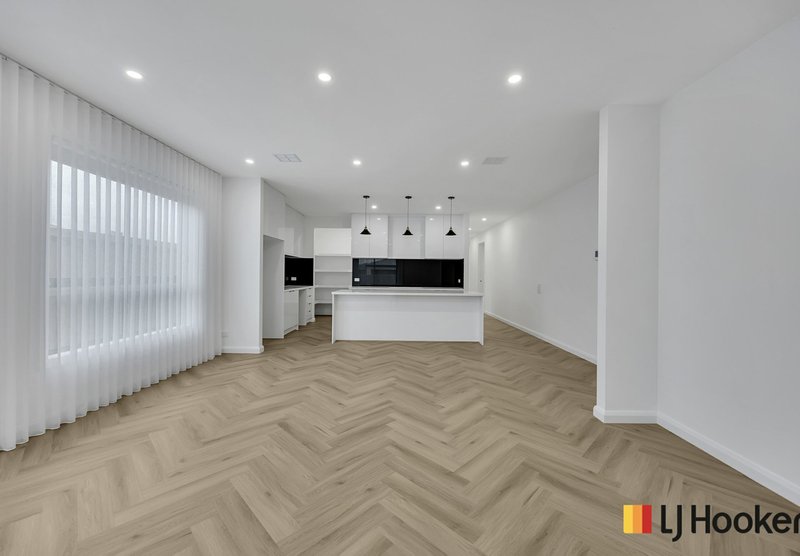 Photo - 34 Lollipop Crescent, Sunbury VIC 3429 - Image 11