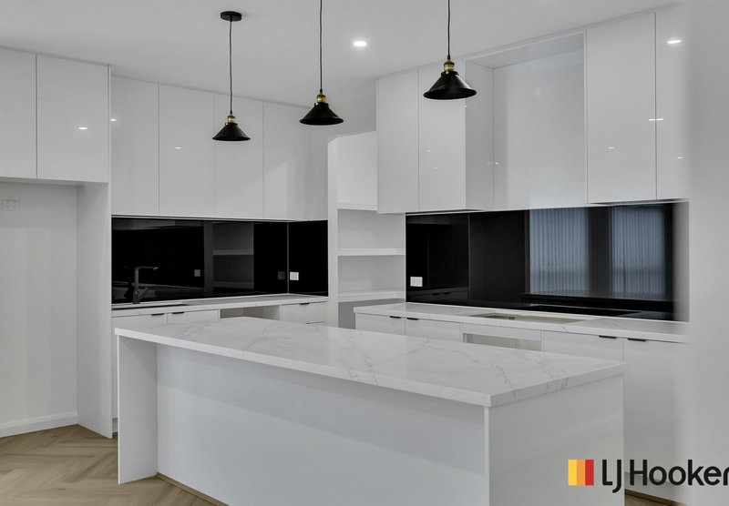 Photo - 34 Lollipop Crescent, Sunbury VIC 3429 - Image 12