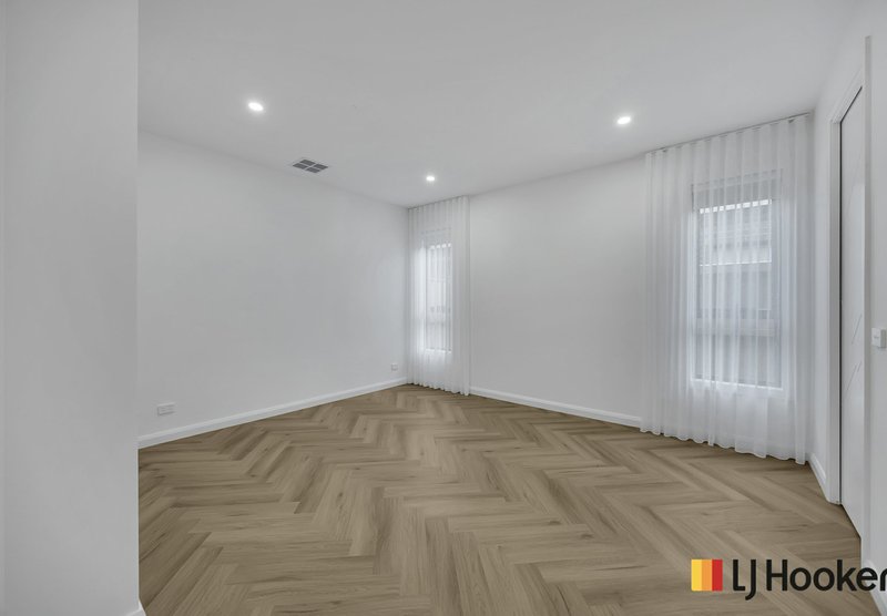 Photo - 34 Lollipop Crescent, Sunbury VIC 3429 - Image 15
