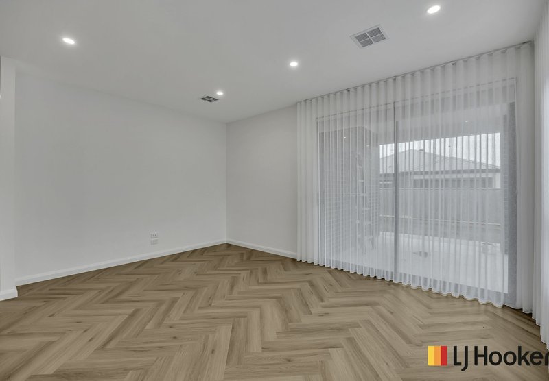 Photo - 34 Lollipop Crescent, Sunbury VIC 3429 - Image 21