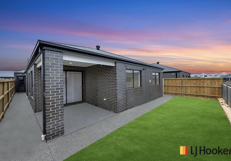 Photo - 34 Lollipop Crescent, Sunbury VIC 3429 - Image 24