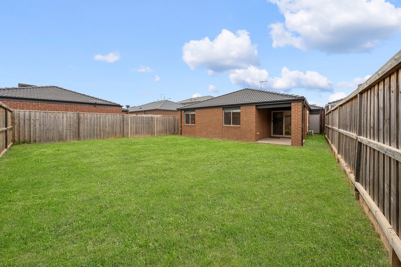 Photo - 34 Louisville Drive, Thornhill Park VIC 3335 - Image 14