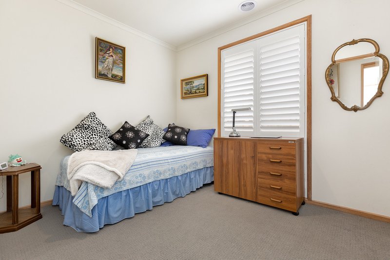 Photo - 34 Lydia Mary Drive, Berwick VIC 3806 - Image 13