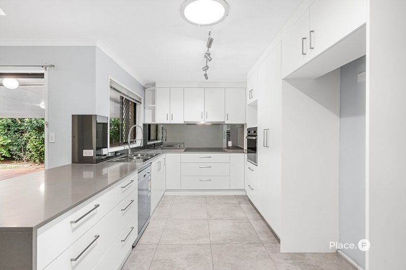 Photo - 34 Mackerel Street, Manly West QLD 4179 - Image 2