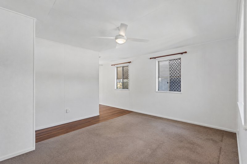 Photo - 34 Malabar Street, Wynnum West QLD 4178 - Image 3
