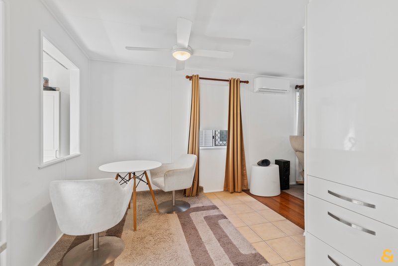 Photo - 34 Malabar Street, Wynnum West QLD 4178 - Image 6