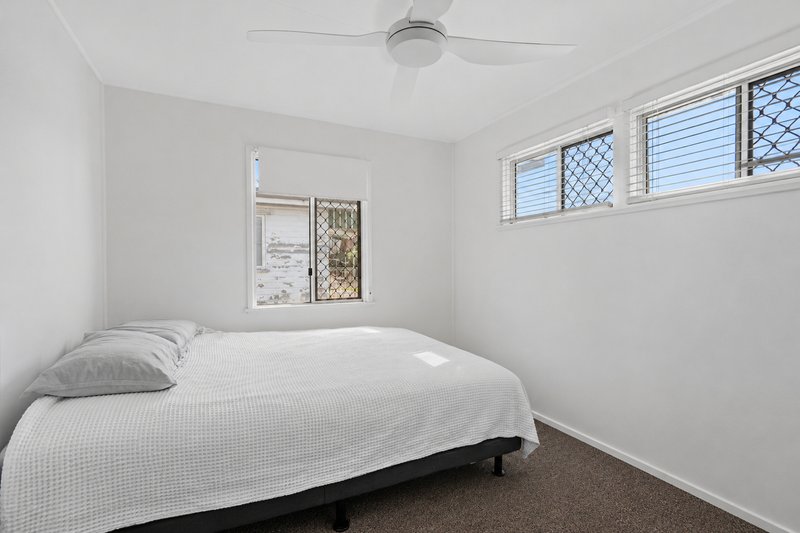 Photo - 34 Malabar Street, Wynnum West QLD 4178 - Image 9