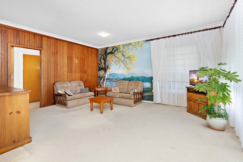 Photo - 34 Marchant Crescent, Mount Warrigal NSW 2528 - Image 4