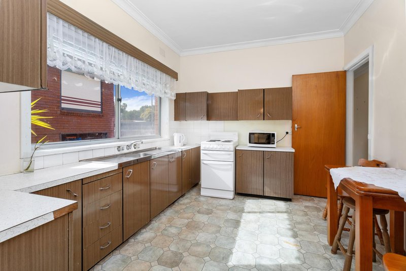 Photo - 34 Marchant Crescent, Mount Warrigal NSW 2528 - Image 5