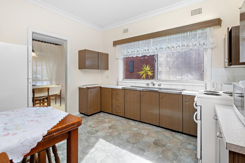 Photo - 34 Marchant Crescent, Mount Warrigal NSW 2528 - Image 6