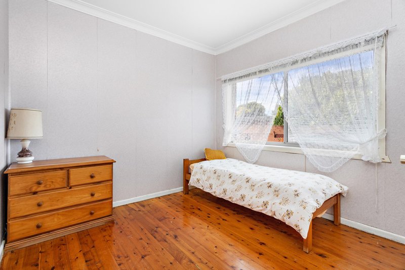 Photo - 34 Marchant Crescent, Mount Warrigal NSW 2528 - Image 10