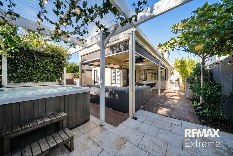 Photo - 34 Masthead Close, Jindalee WA 6036 - Image 4