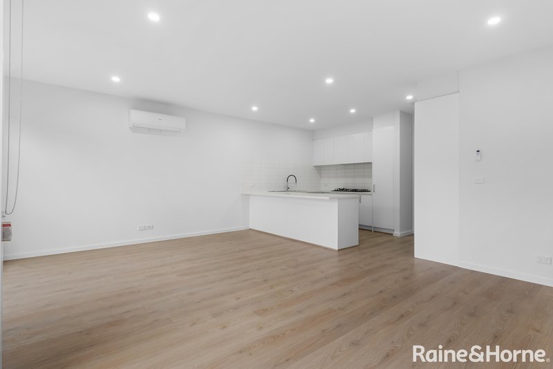 Photo - 34 Mavi Avenue, Melton VIC 3337 - Image 2