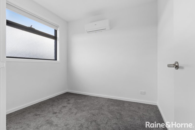 Photo - 34 Mavi Avenue, Melton VIC 3337 - Image 9