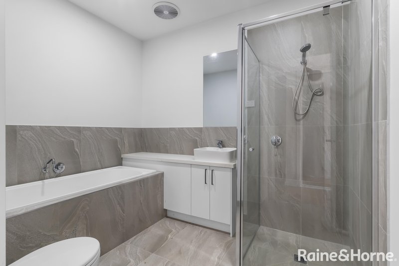 Photo - 34 Mavi Avenue, Melton VIC 3337 - Image 10