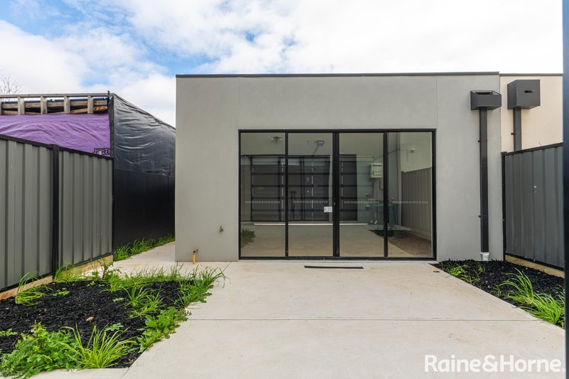 Photo - 34 Mavi Avenue, Melton VIC 3337 - Image 11