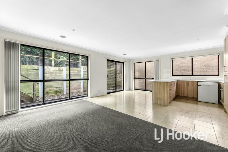 Photo - 3/4 Mcclenaghan Place, Pakenham VIC 3810 - Image 6