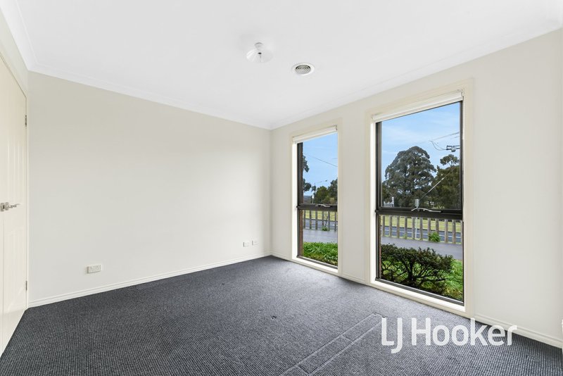 Photo - 3/4 Mcclenaghan Place, Pakenham VIC 3810 - Image 8