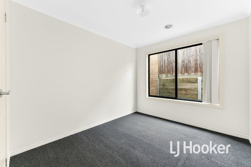 Photo - 3/4 Mcclenaghan Place, Pakenham VIC 3810 - Image 10