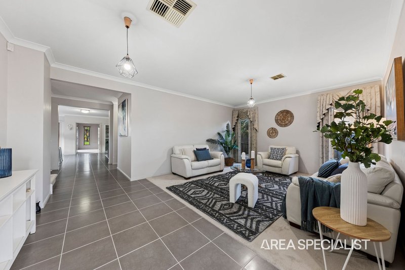 Photo - 34 Mcgarvie Crescent, Pakenham VIC 3810 - Image 10