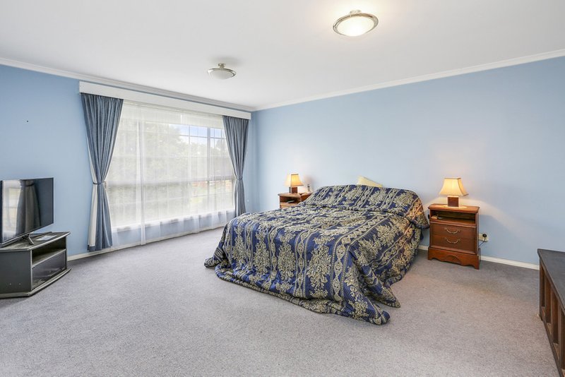 Photo - 34 Merlin Crescent, Corio VIC 3214 - Image 7