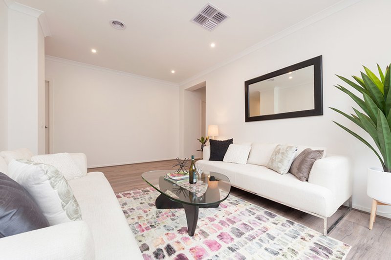 Photo - 34 Montpellier Crescent, Craigieburn VIC 3064 - Image 6