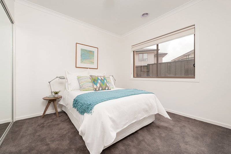 Photo - 34 Montpellier Crescent, Craigieburn VIC 3064 - Image 9