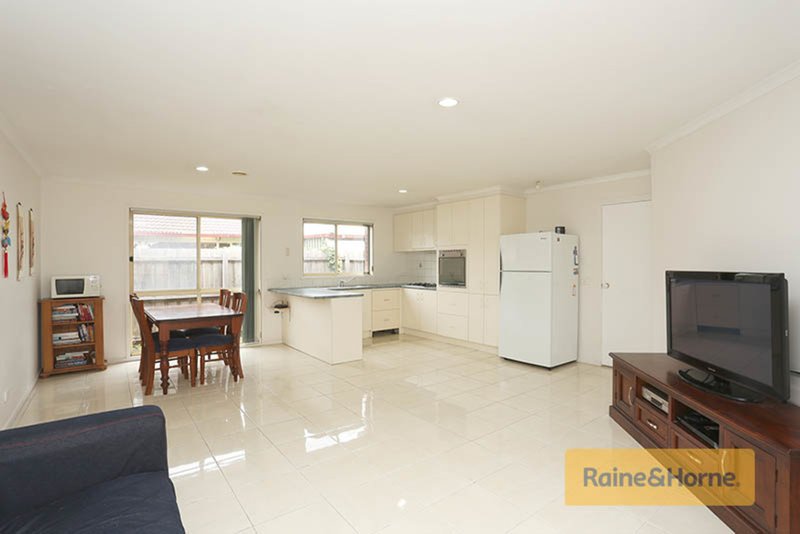 Photo - 34 Murchison Drive, Roxburgh Park VIC 3064 - Image 5