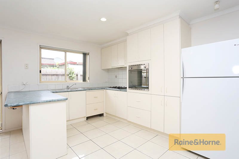 Photo - 34 Murchison Drive, Roxburgh Park VIC 3064 - Image 7