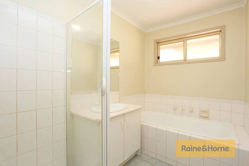 Photo - 34 Murchison Drive, Roxburgh Park VIC 3064 - Image 8