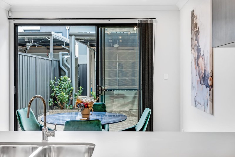 Photo - 34 Norman Road, West Lakes SA 5021 - Image 9