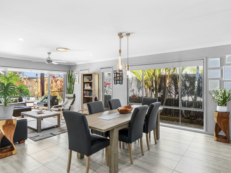 Photo - 34 Ochre Crescent, Caloundra West QLD 4551 - Image 4